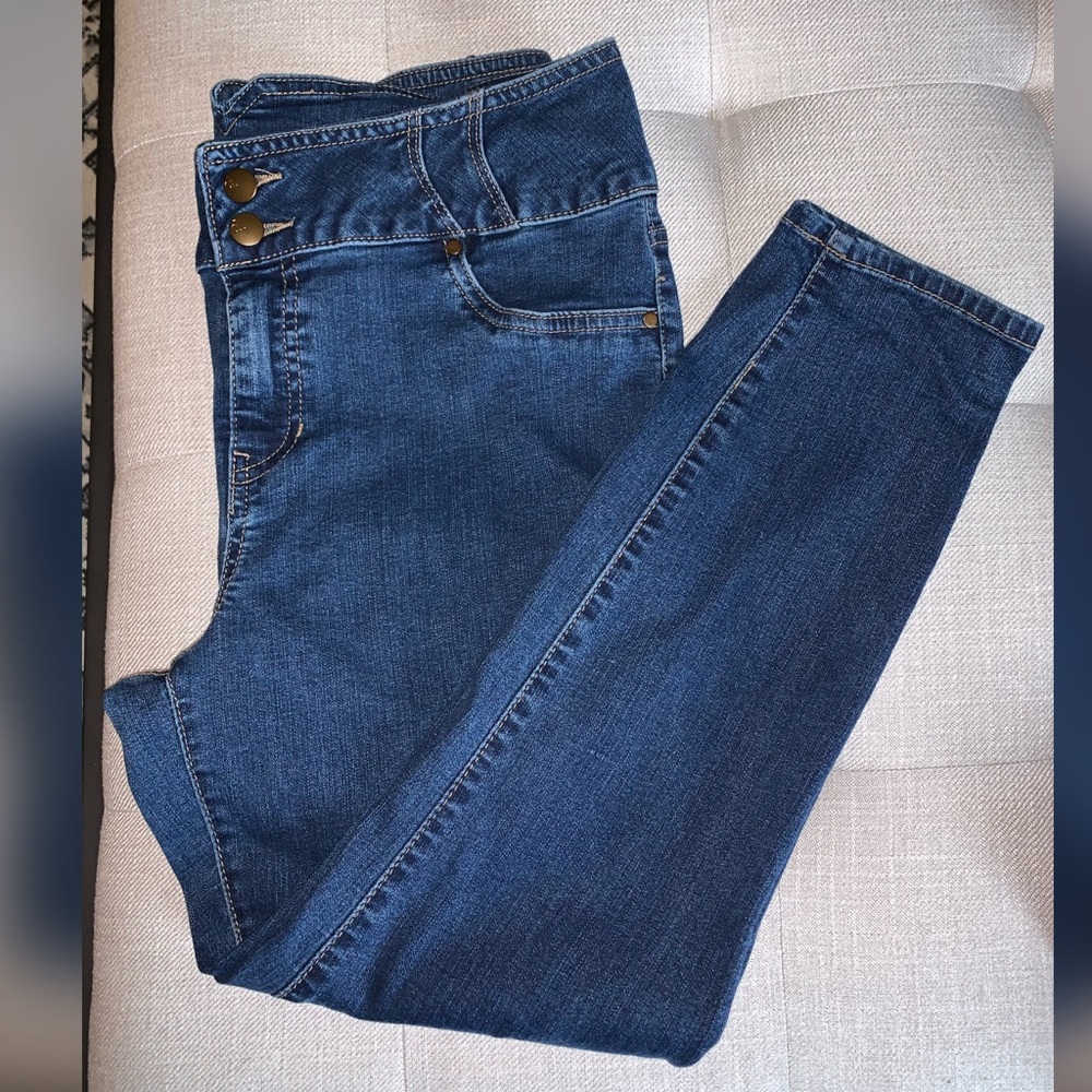 High waisted jeans
